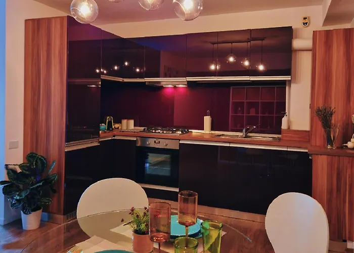 Free Parking & Self Check-In Westside Studio Near The Lake, Lacul Morii, Near Metro Stations Sector 6