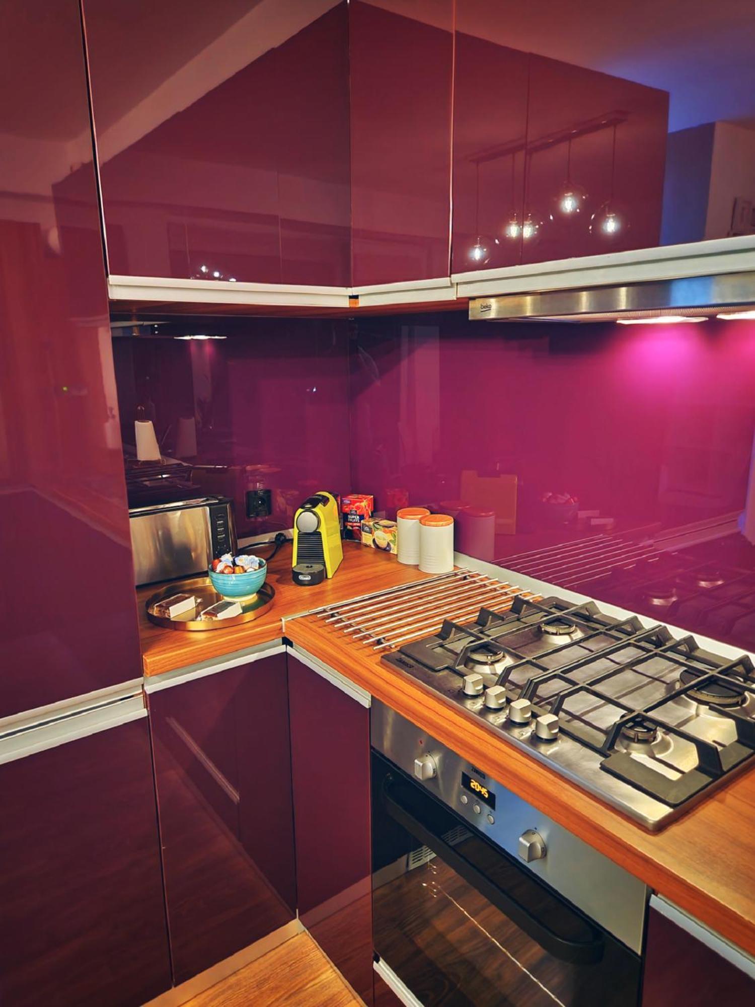 Free Parking & Self Check-in Westside Near The Lake, Lacul Morii, Near Metro Stations Sector 6 *