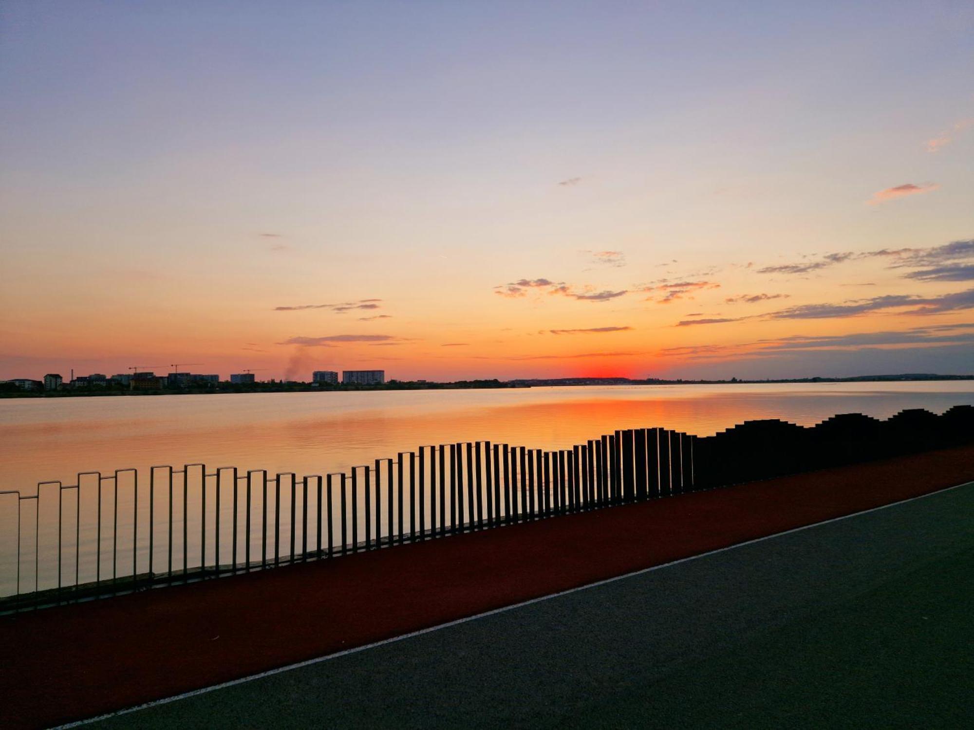 Apartment Free Parking & Self Check-in Westside Near The Lake, Lacul Morii, Near Metro Stations Sector 6 Bucharest
