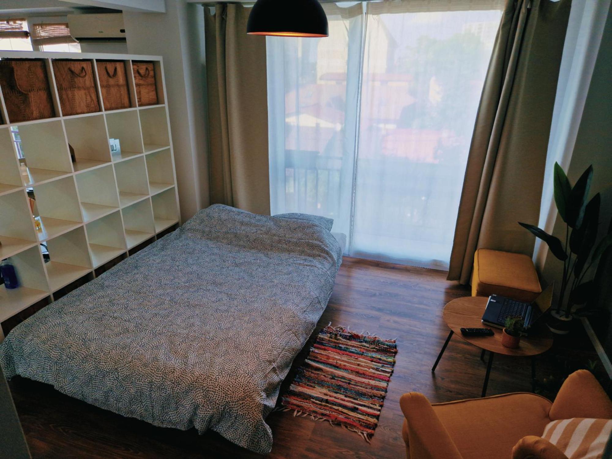 Free Parking & Self Check-in Westside Near The Lake, Lacul Morii, Near Metro Stations Sector 6